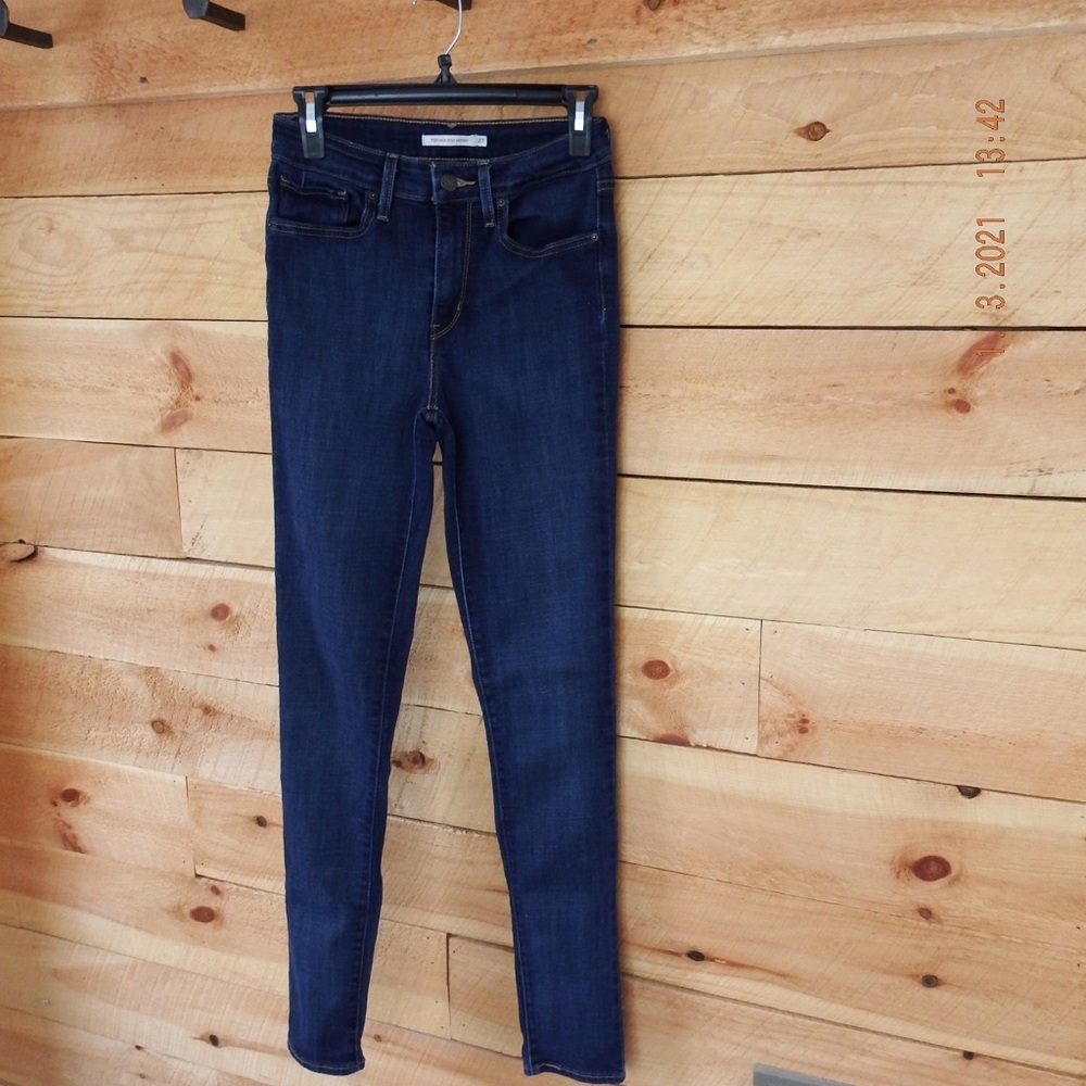 Women’s Levi High Rise skinny jeans